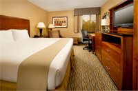 Фото Holiday Inn Express Fairfax - Arlington Boulevard, an Ihg Hotel