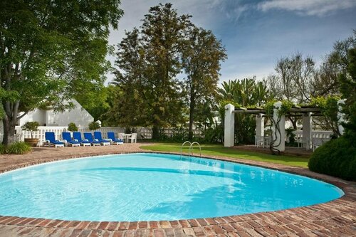 Гостиница Protea Hotel by Marriott Oudtshoorn Riempie Estate