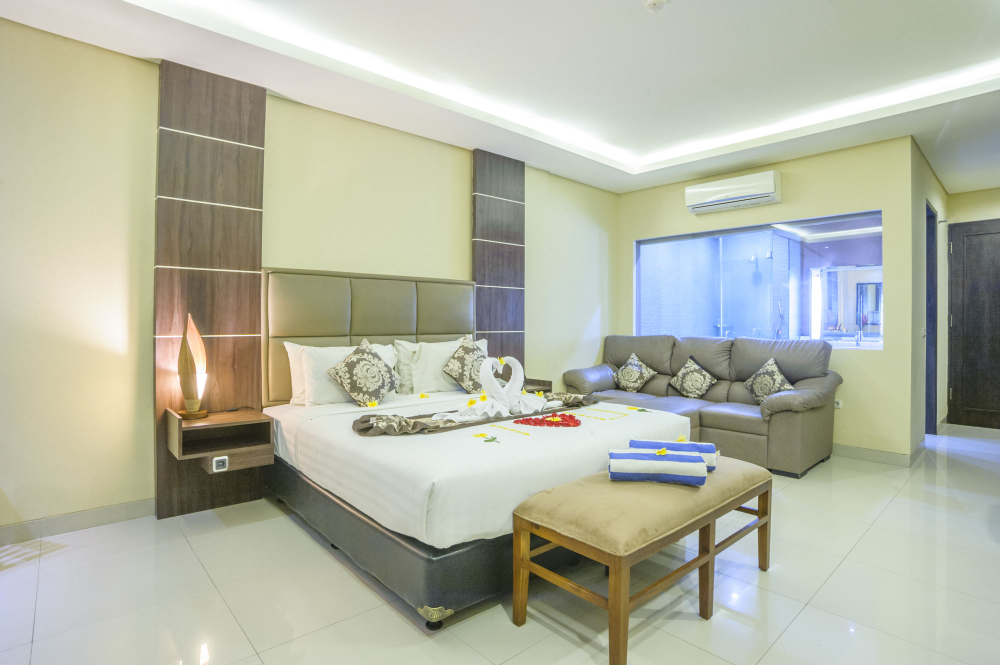 Фото D'Penjor Seminyak Hotel