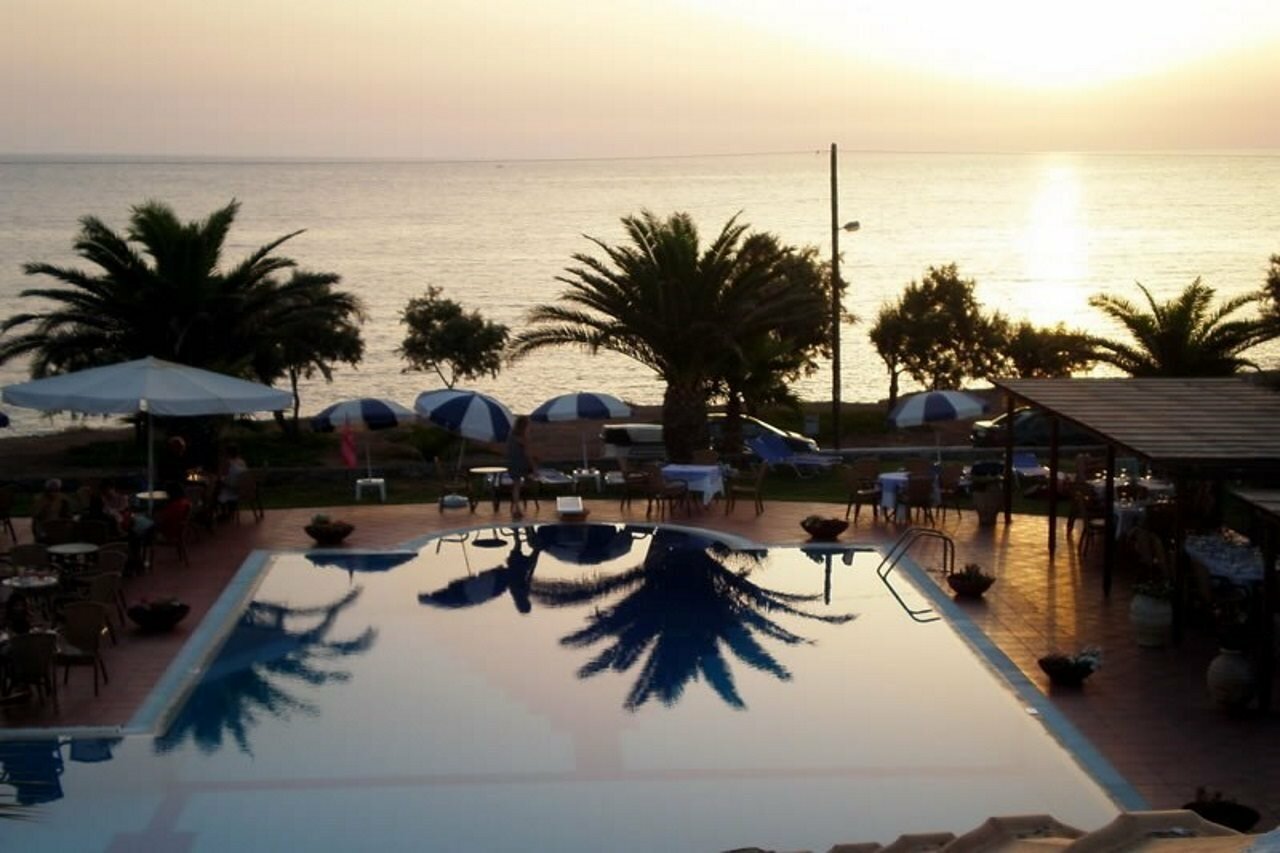 Фото Oasis Hotel