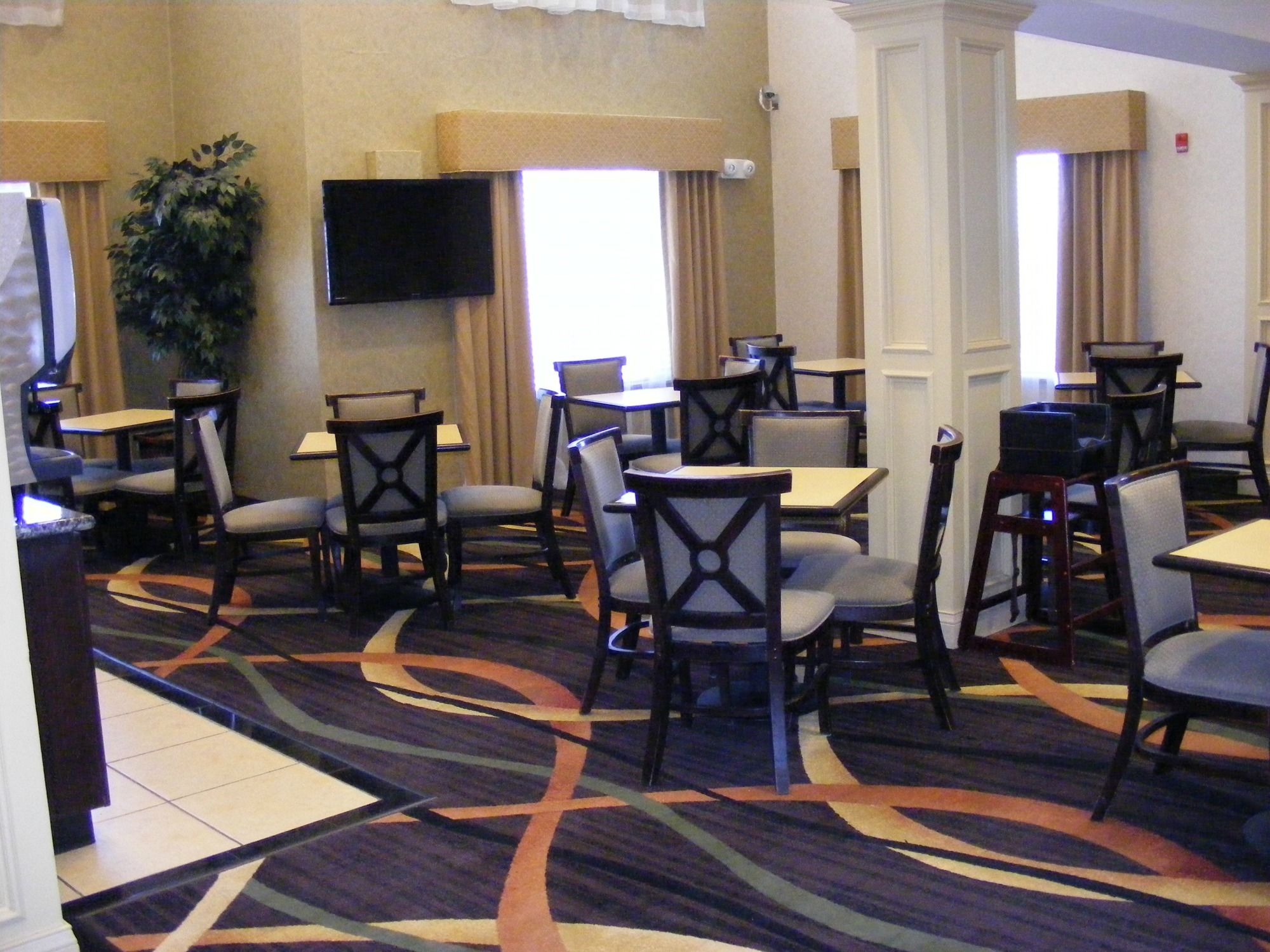 Фото Holiday Inn Express Hotel & Suites Muskogee, an Ihg Hotel