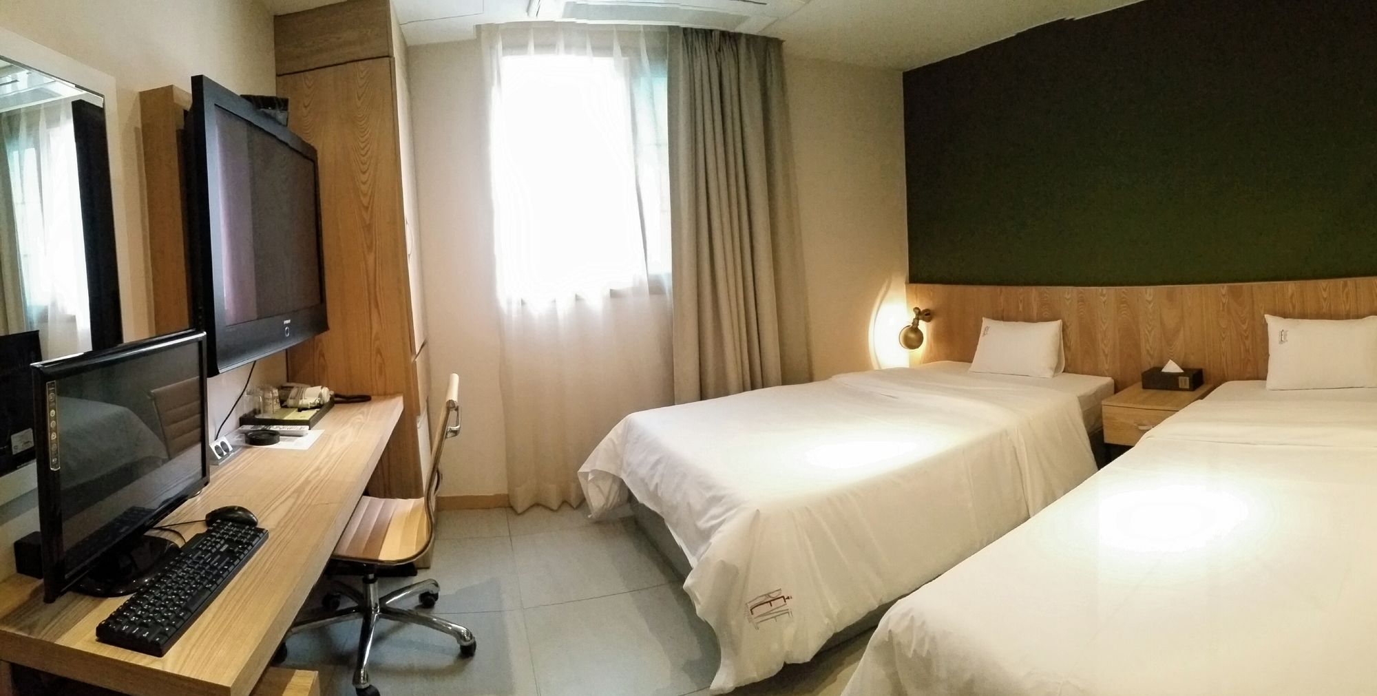 Фото Suwon Reve Hotel