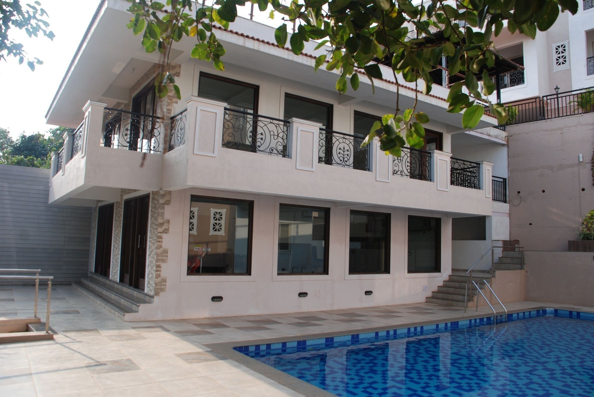Фото La Vida Residency Suites