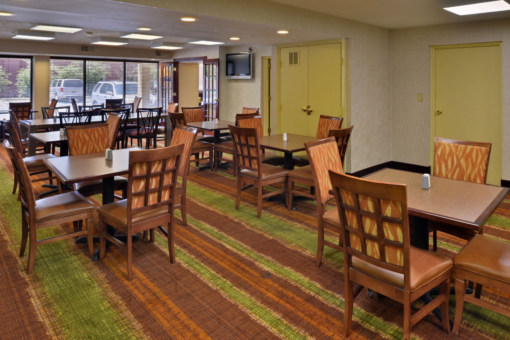 Фото Days Inn by Wyndham Newark Wilmington