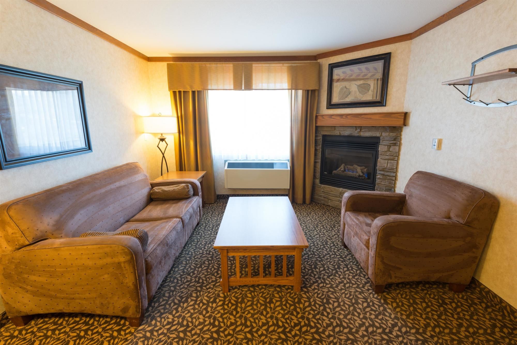 Фото Best Western Plus Fernie Mountain Lodge