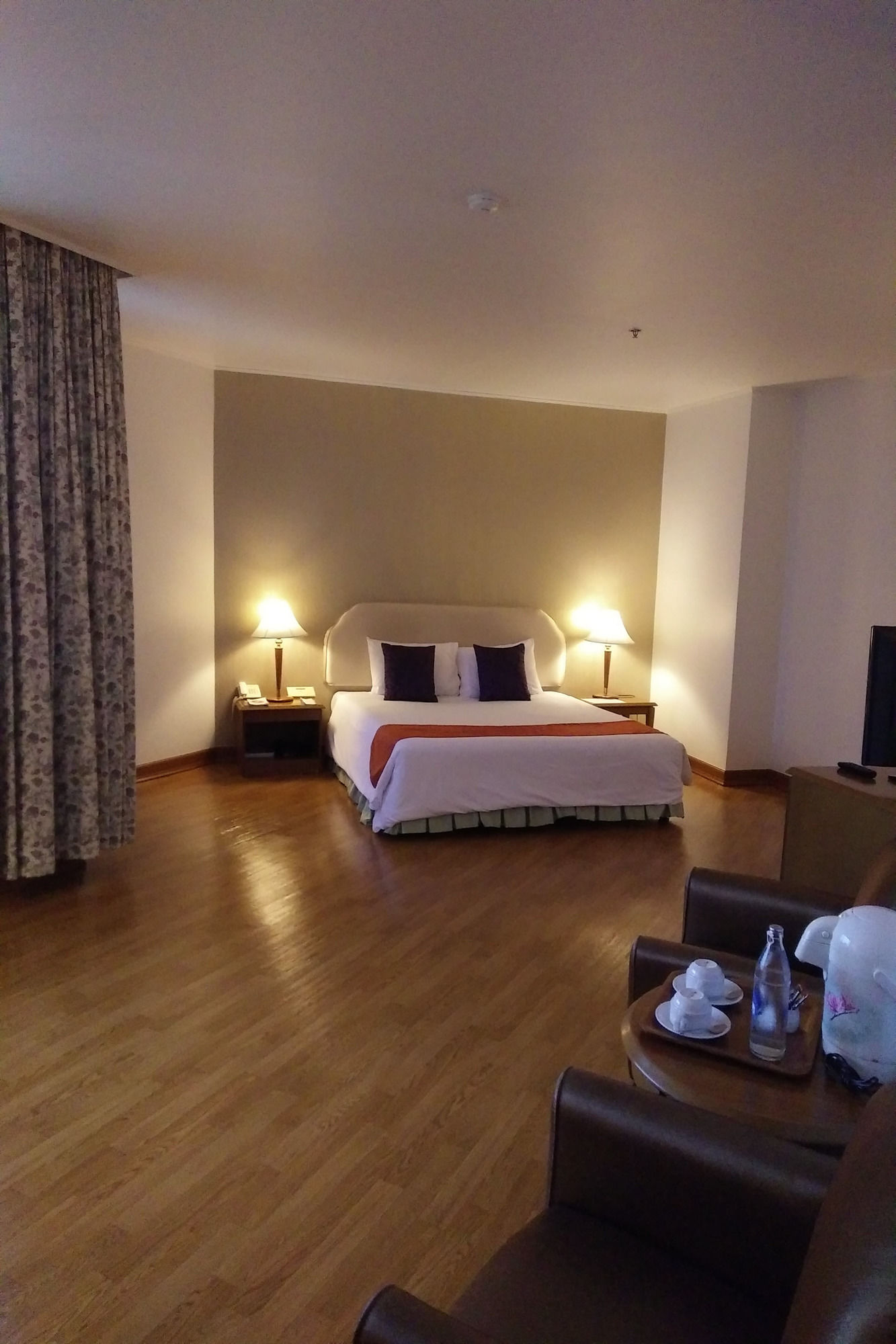 Фото Thumrin Thana Hotel