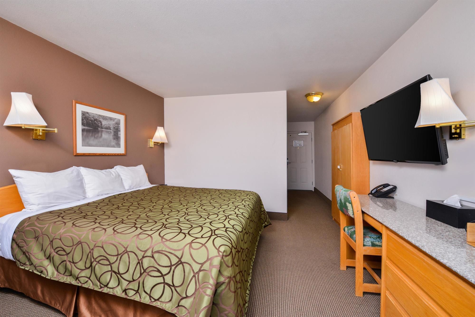 Фото Canadas Best Value Inn Valemount