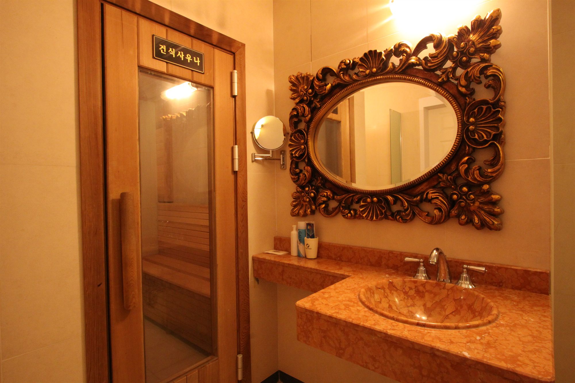 Фото Partyz Hotel