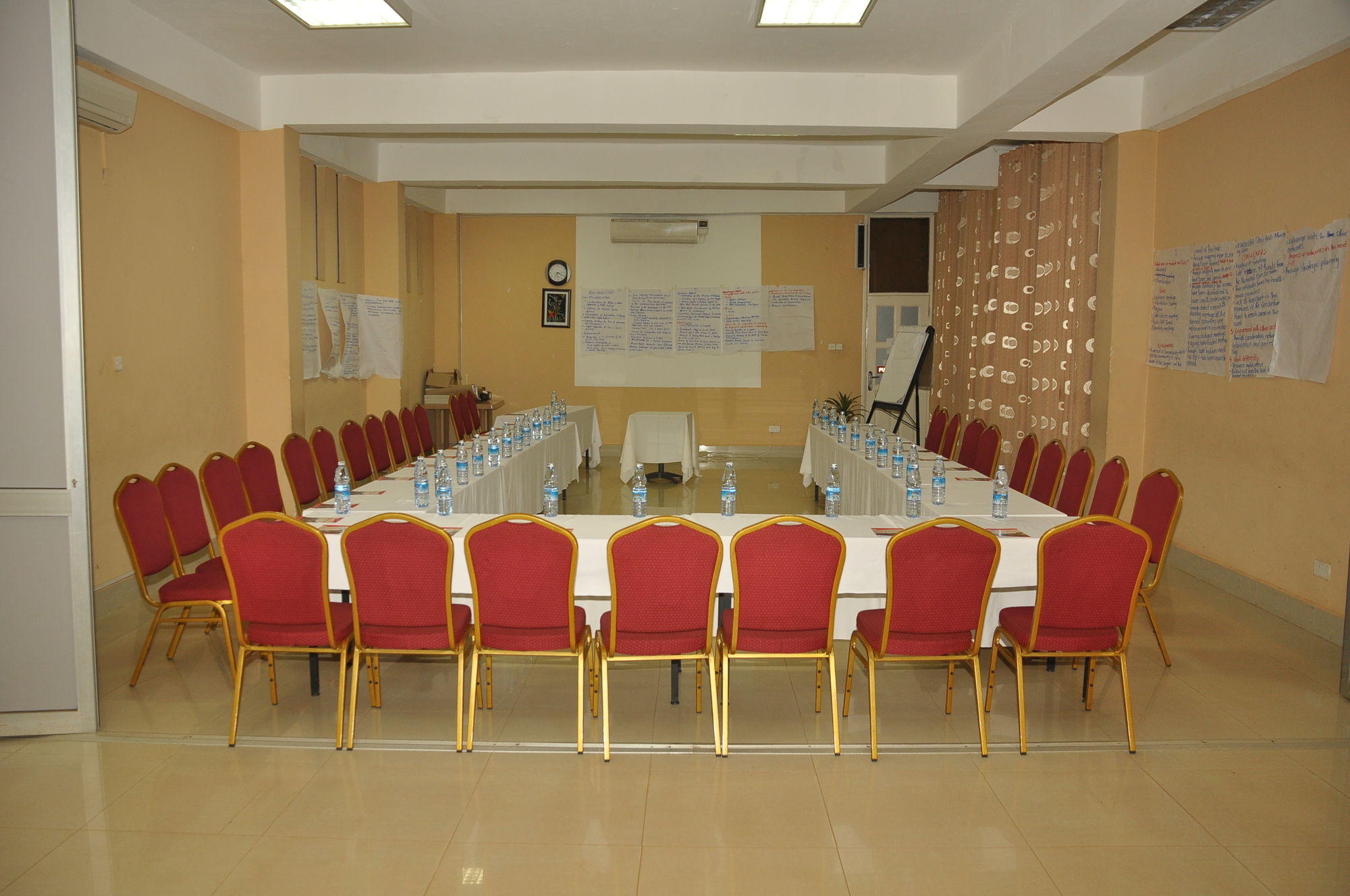 Фото Eureka Place Hotel