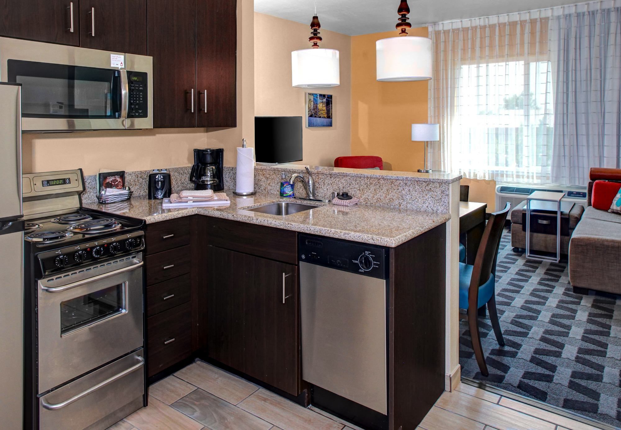 Фото Towneplace Suites Bakersfield West