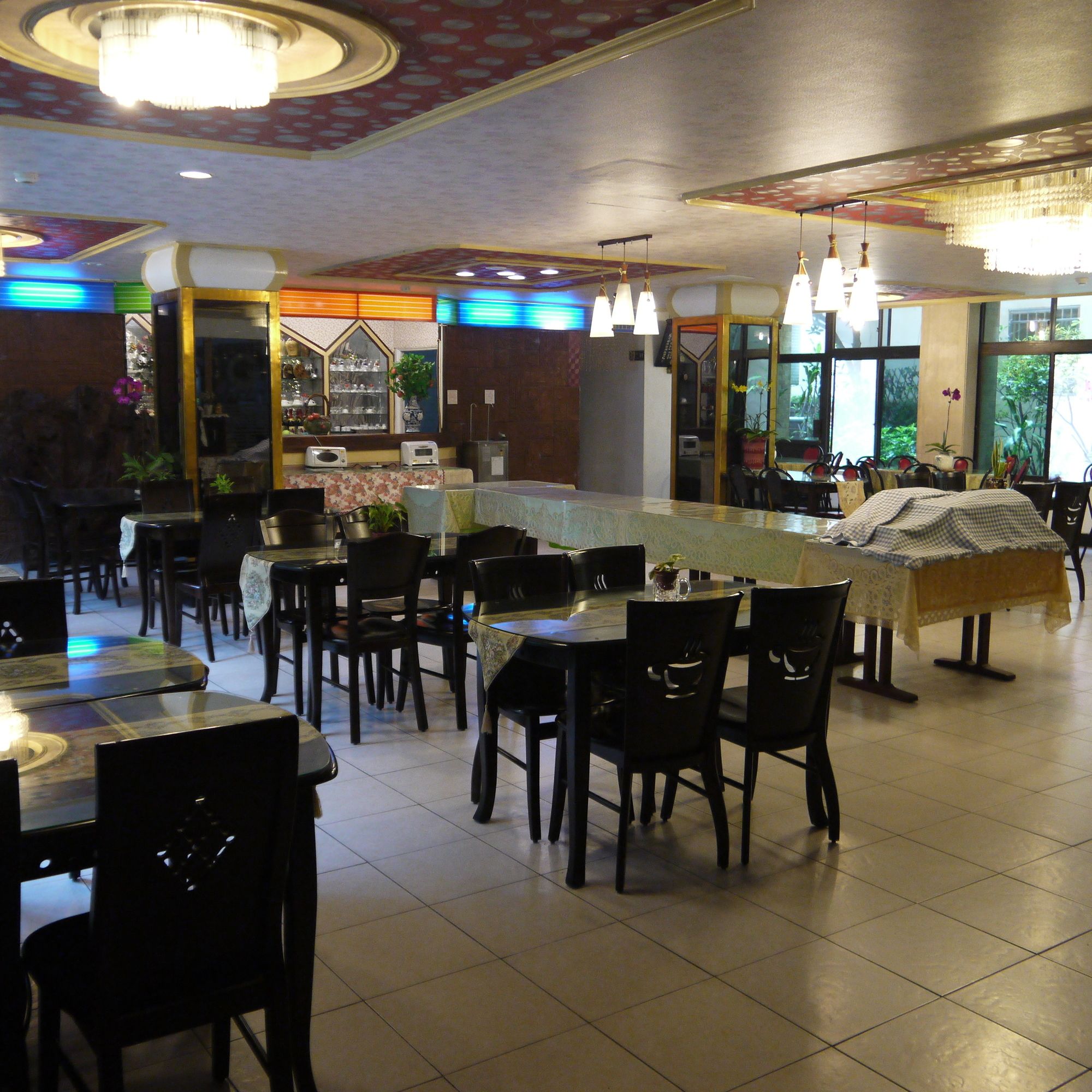 Фото Chiayi Crown Hotel