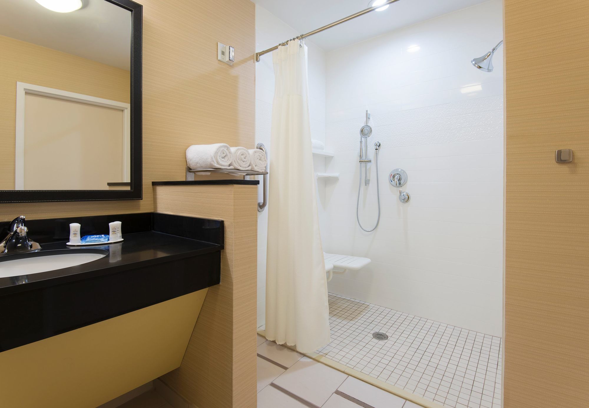 Фото Fairfield Inn & Suites Tampa Westshore Airport