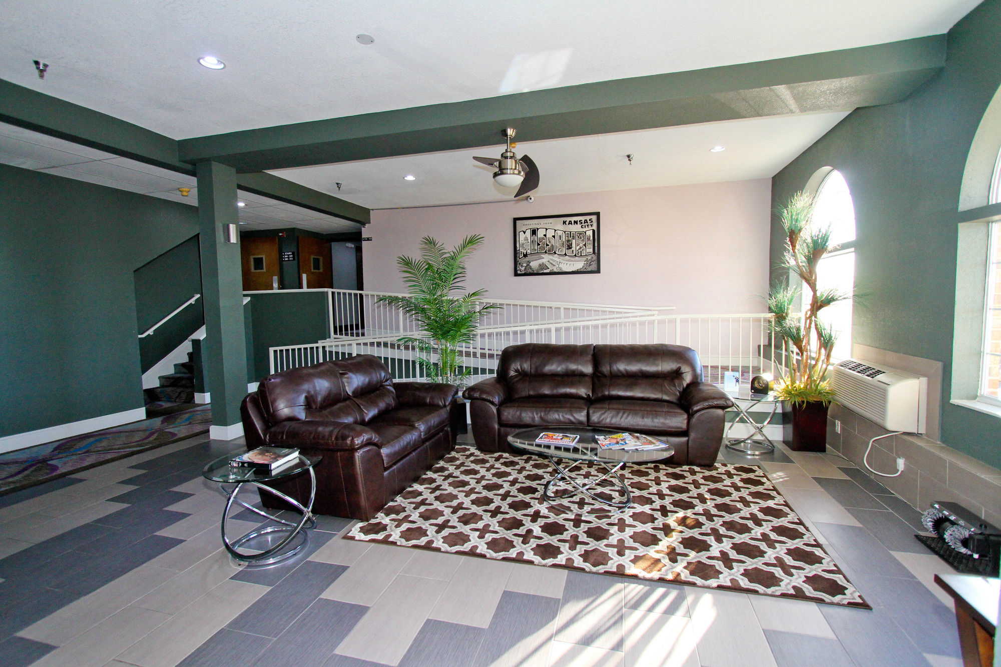 Фото Super 8 by Wyndham Kansas City