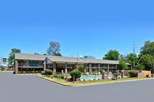 Гостиница Travelers Inn and Suites в Мемфисе