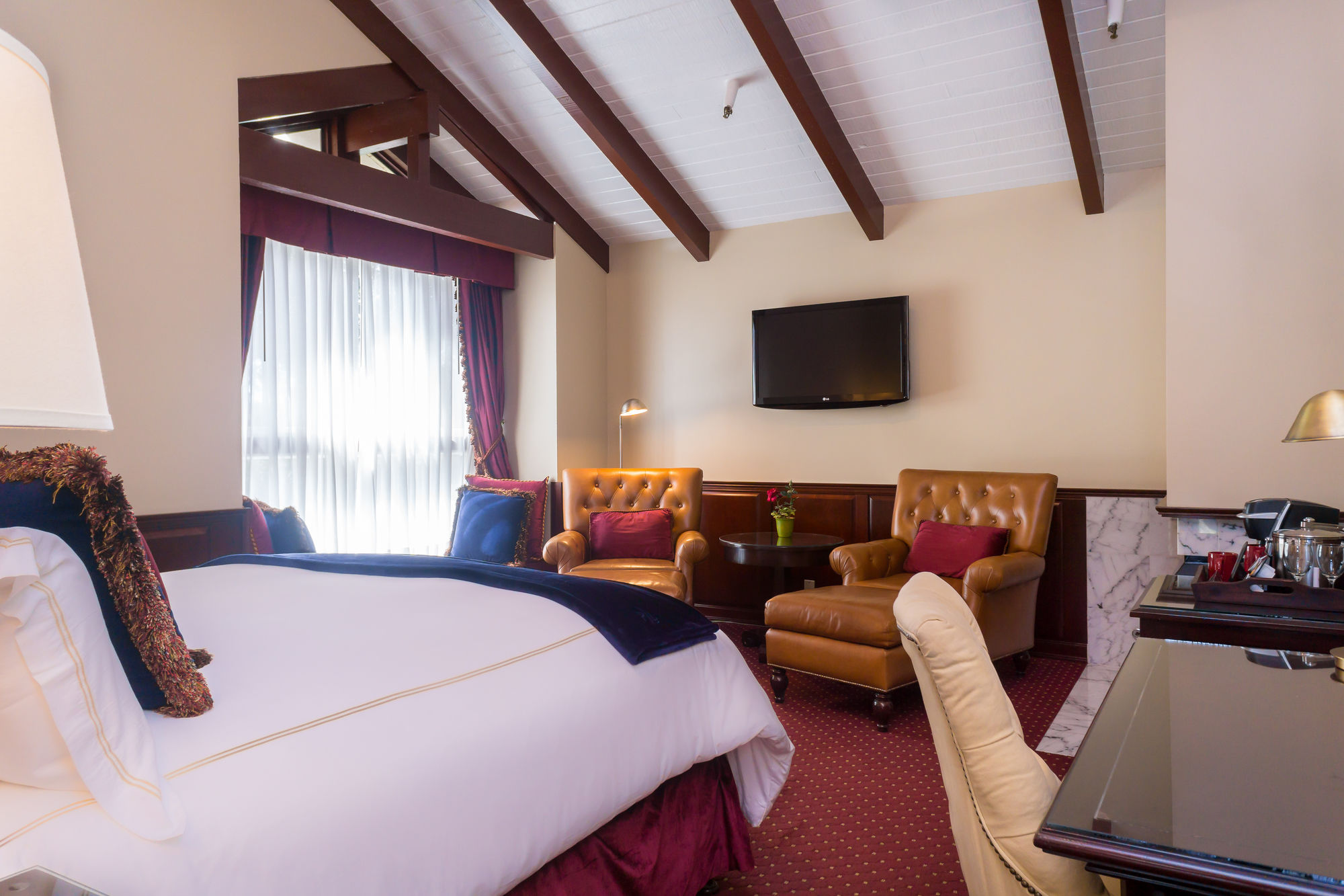 Фото Carriage House Inn