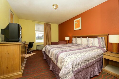 Гостиница Travelodge by Wyndham Winter Haven в Уинтер Хейвен