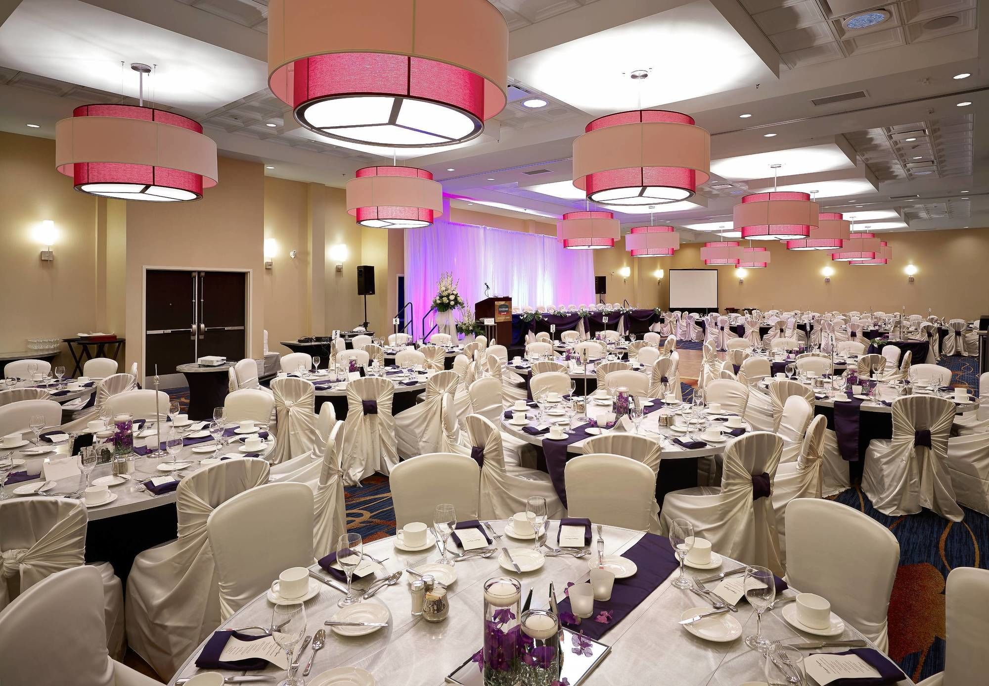 Фото Courtyard by Marriott Edmonton West