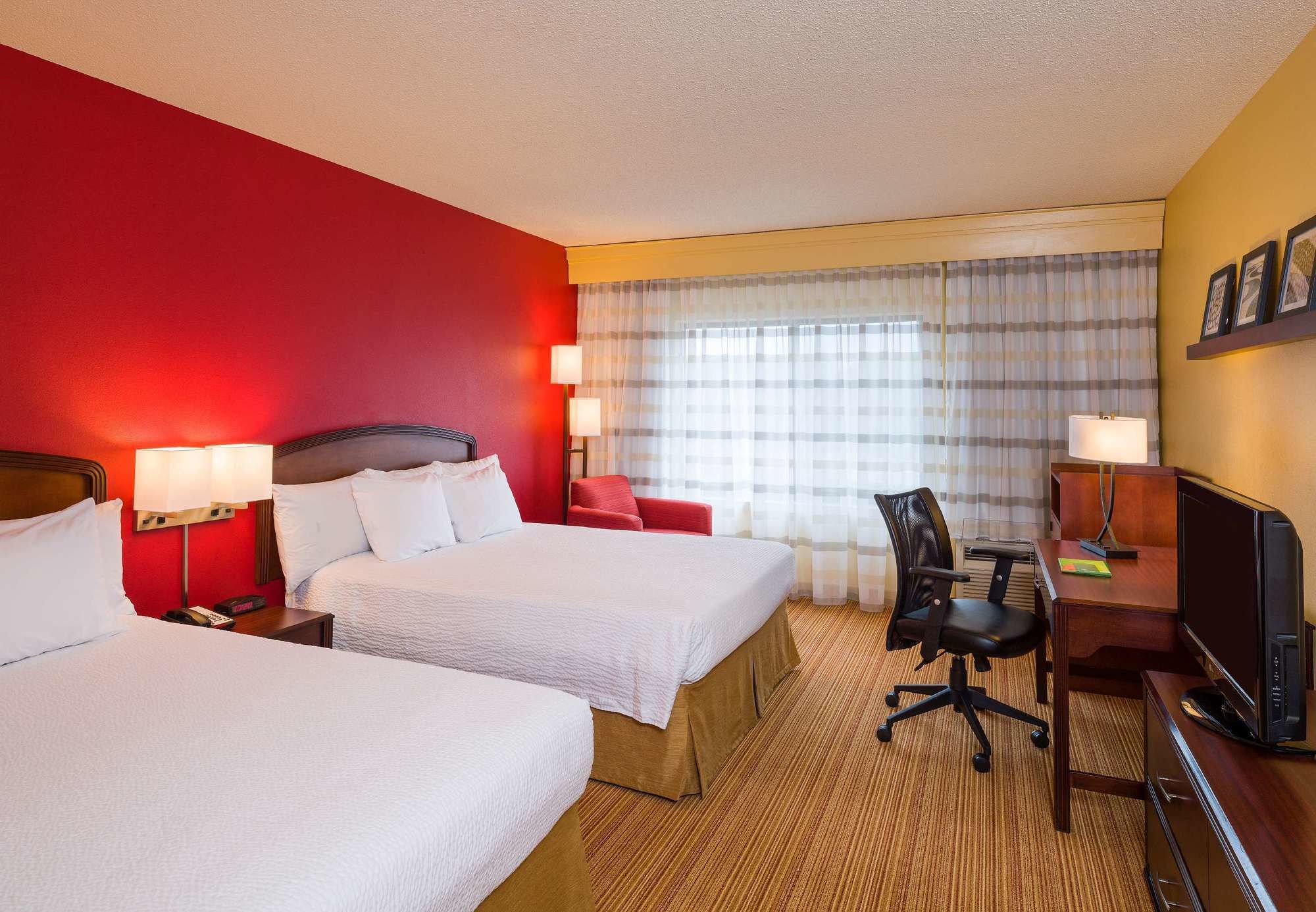 Фото Courtyard by Marriott Wilmington Brandywine