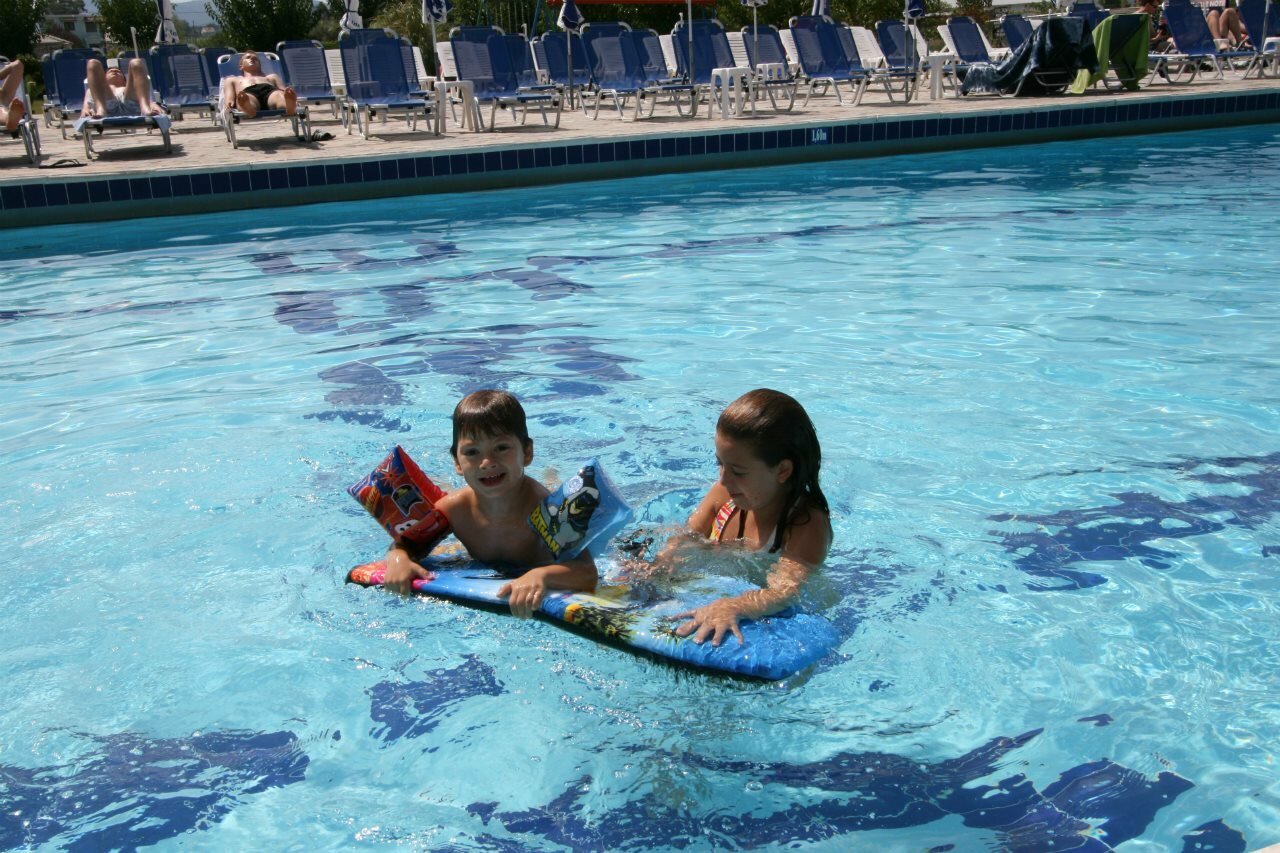 Фото Village Inn Studios & Family Apartments