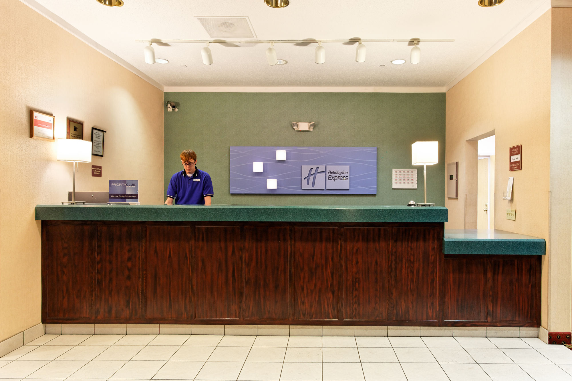 Фото Holiday Inn Express Metropolis, an Ihg Hotel