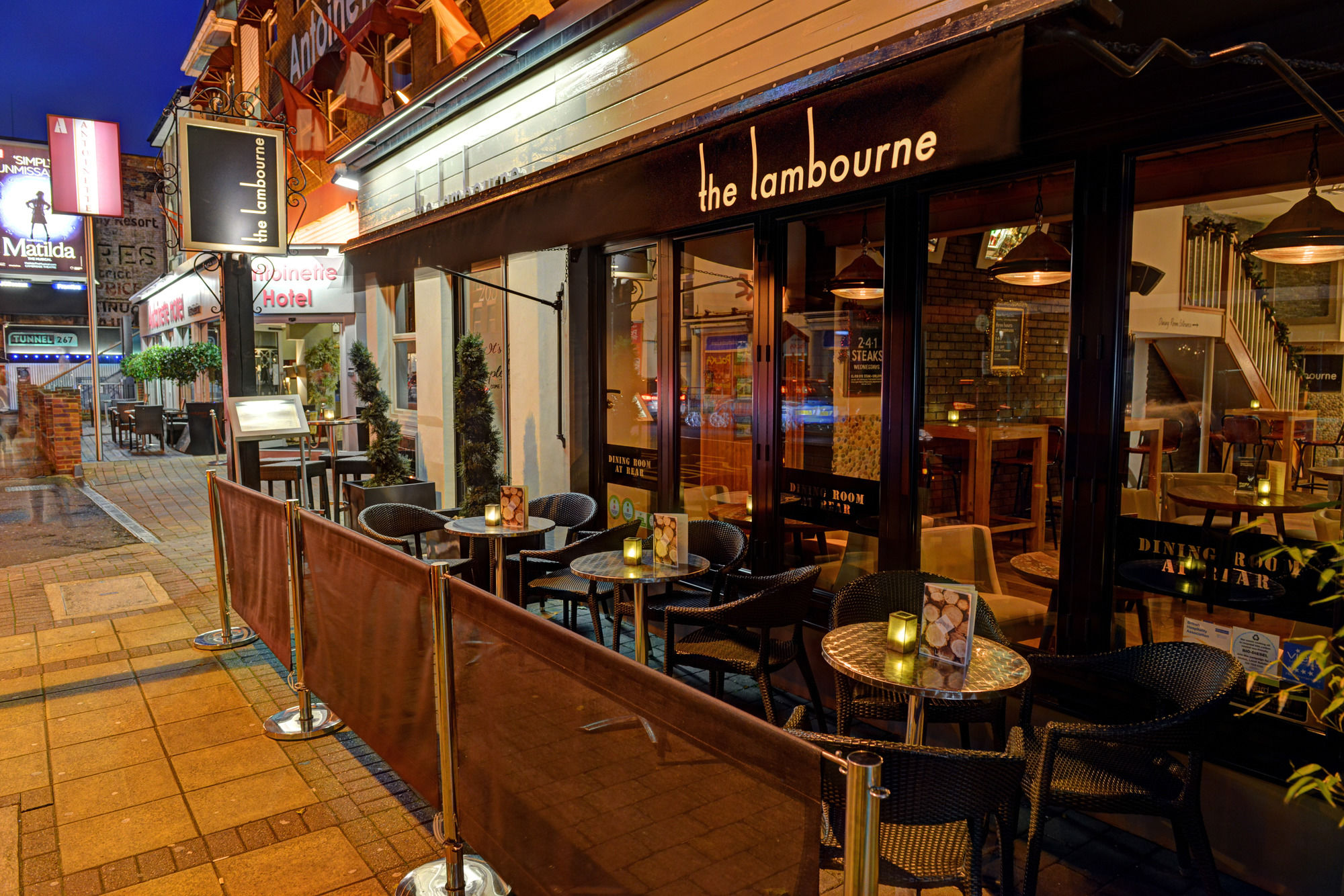Фото Antoinette Hotel Wimbledon