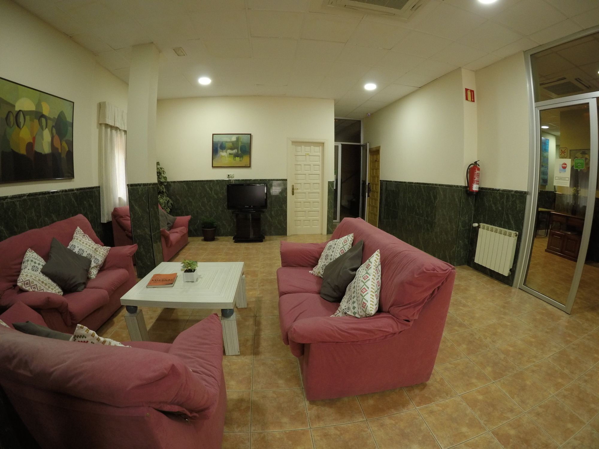 Фото Hostal La Casa de Enfrente