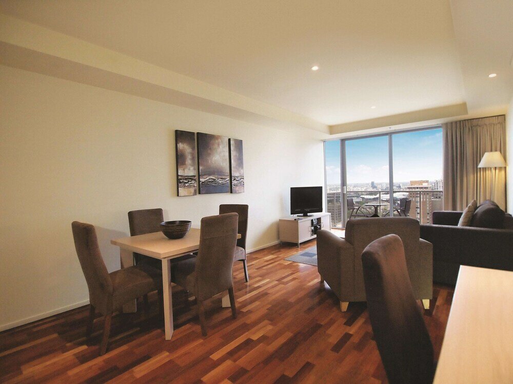 Фото Oaks Melbourne on Lonsdale Suites