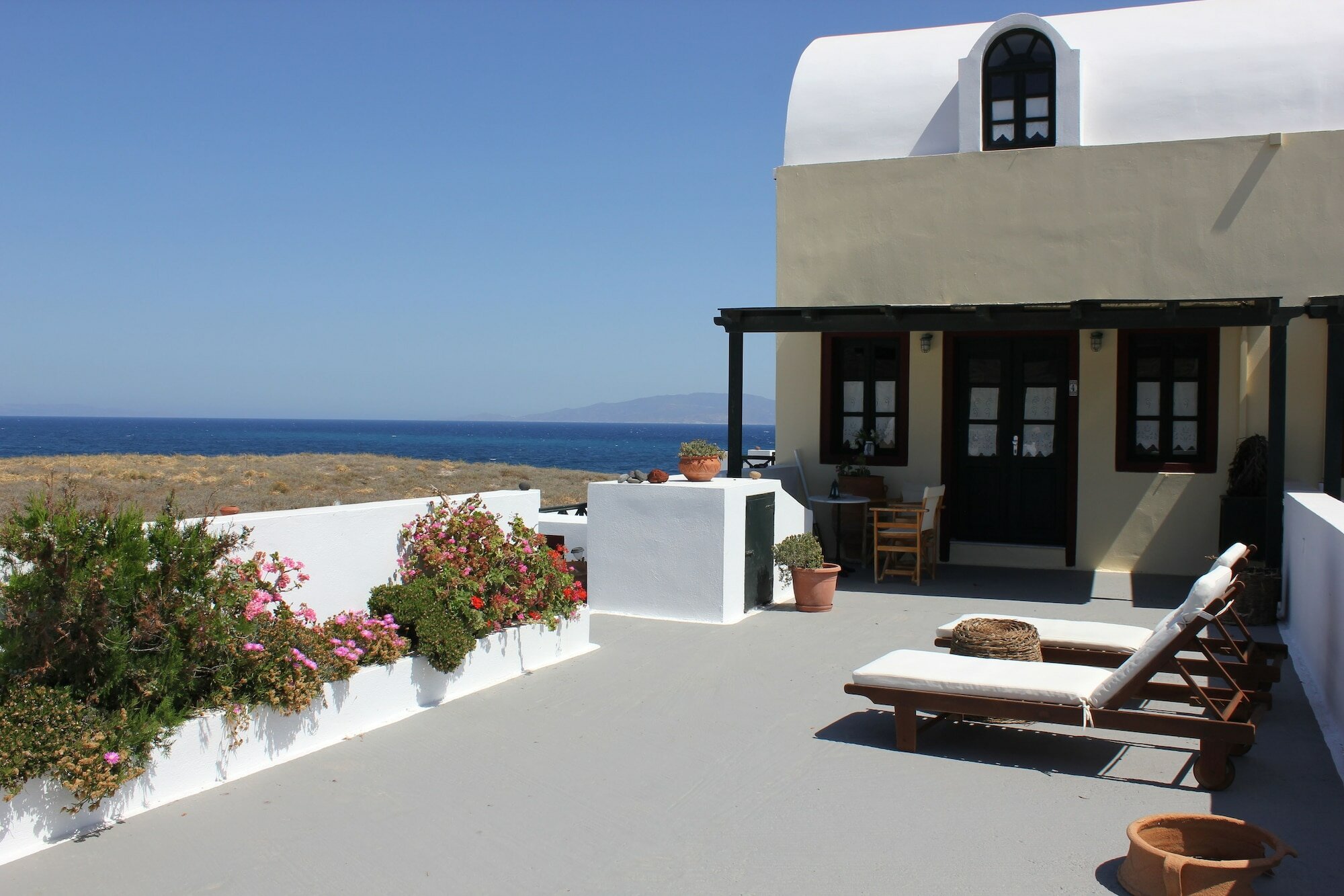 Фото Vrachia Studios & Apartments