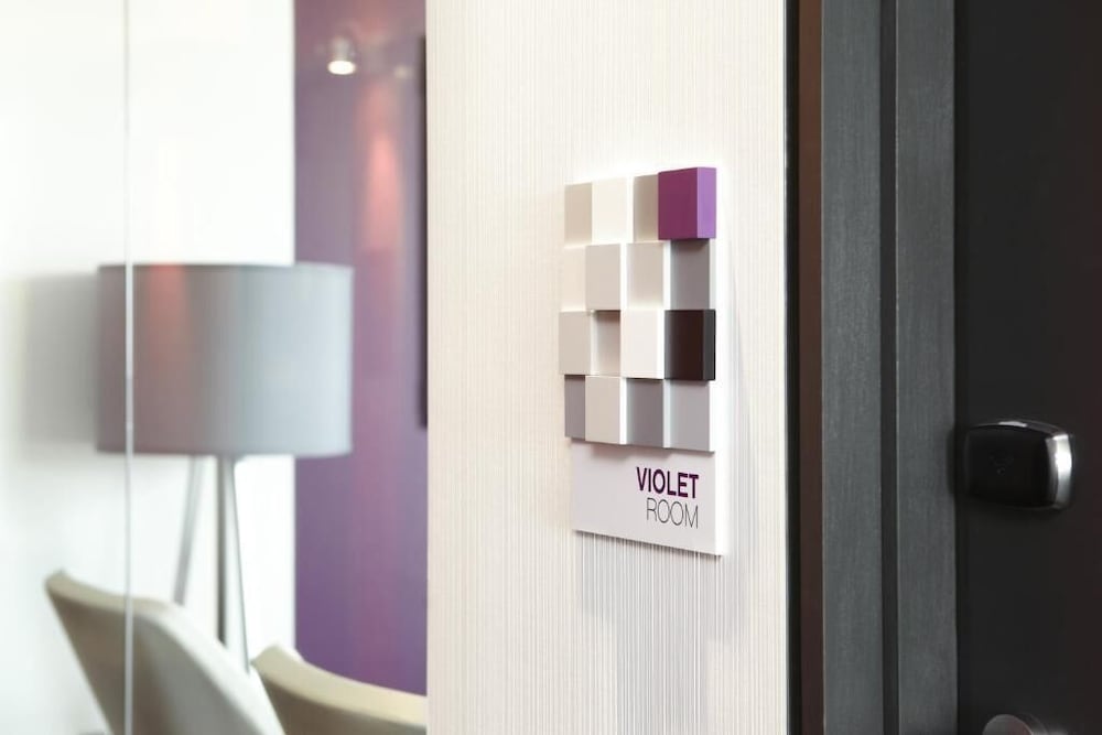 Фото Alt Hotel Toronto Airport