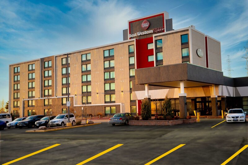 Гостиница Best Western Plus Toronto North York Hotel & Suites в Норт-Йорке