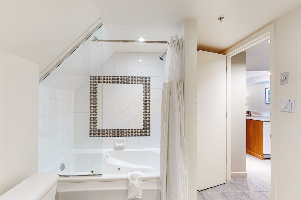 Фото Whistler Peak Lodge