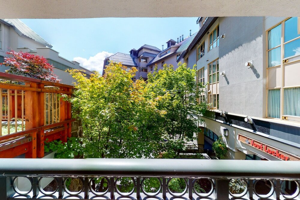 Фото Whistler Peak Lodge