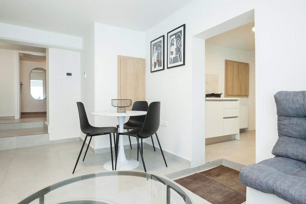 Фото Cozy 1 Bd Basement Apt in Pagrati