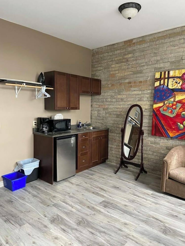 Фото The Avonlea Inn