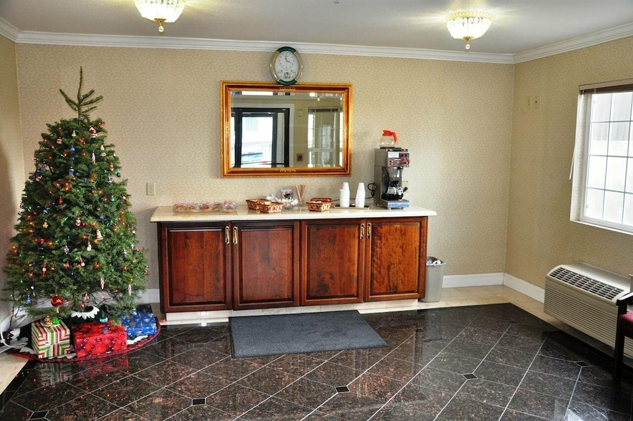 Фото SureStay Hotel by Best Western Castro Valley