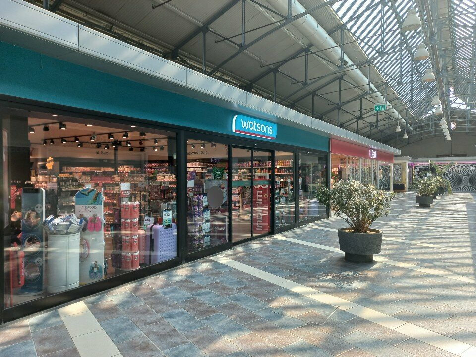 Perfume and cosmetics shop Watsons, Izmir, photo