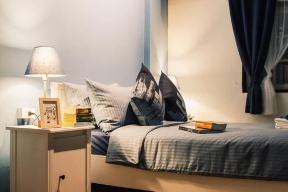 Фото Thonglor Travellers Hostel & Cafe