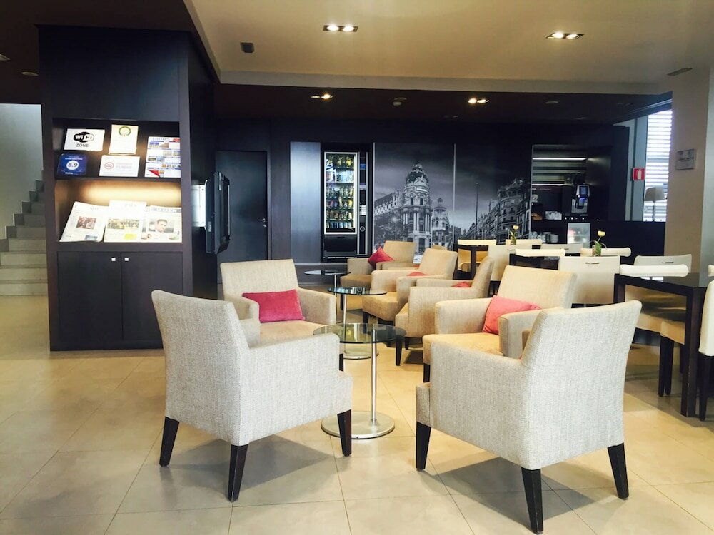 Фото Suites Viena Plaza de Espana