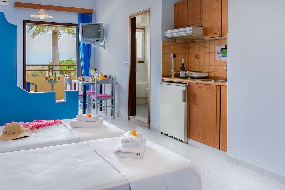 Фото Louladakis Apartments