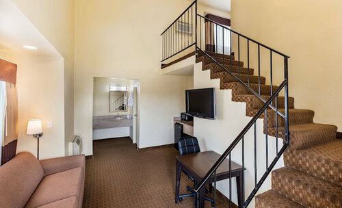 Гостиница Key Inn & Suites в Тастине