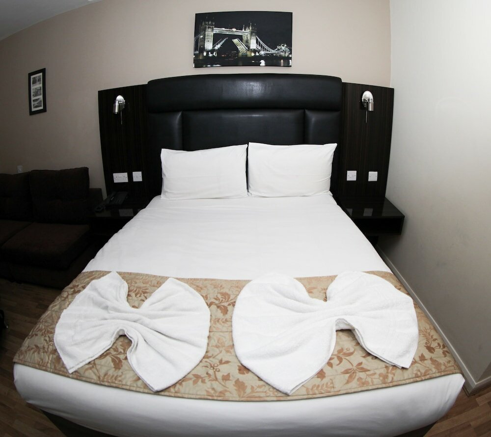 Фото Ascot Hyde Park Hotel