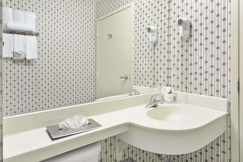 Фото Microtel Inn by Wyndham Denver