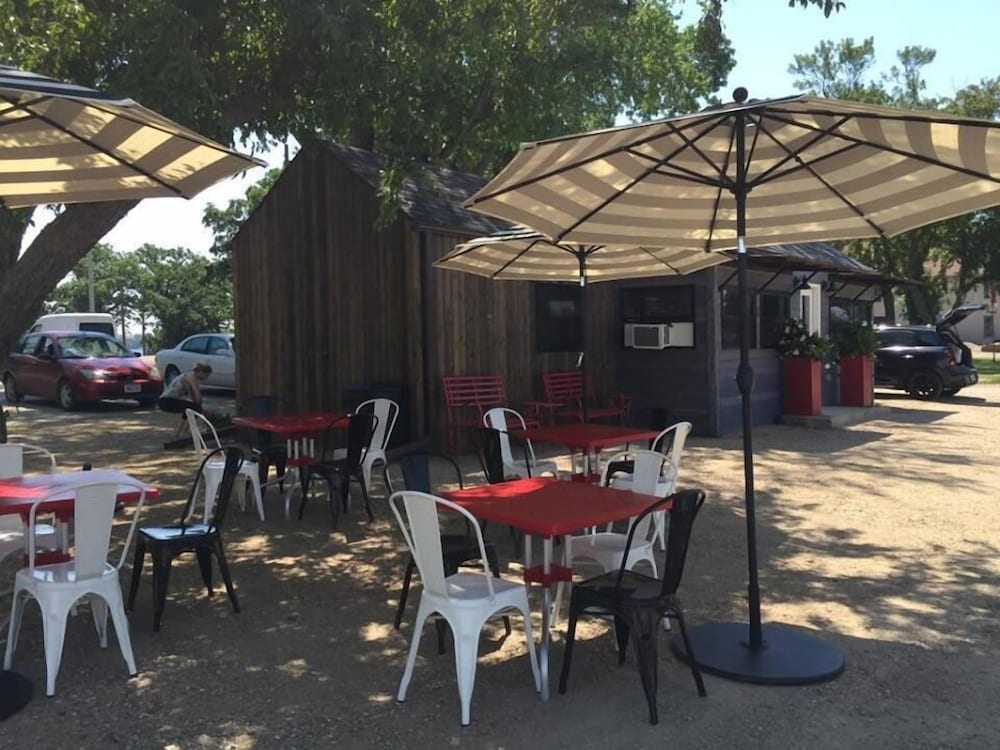 Фото Okoboji Commons Hotel