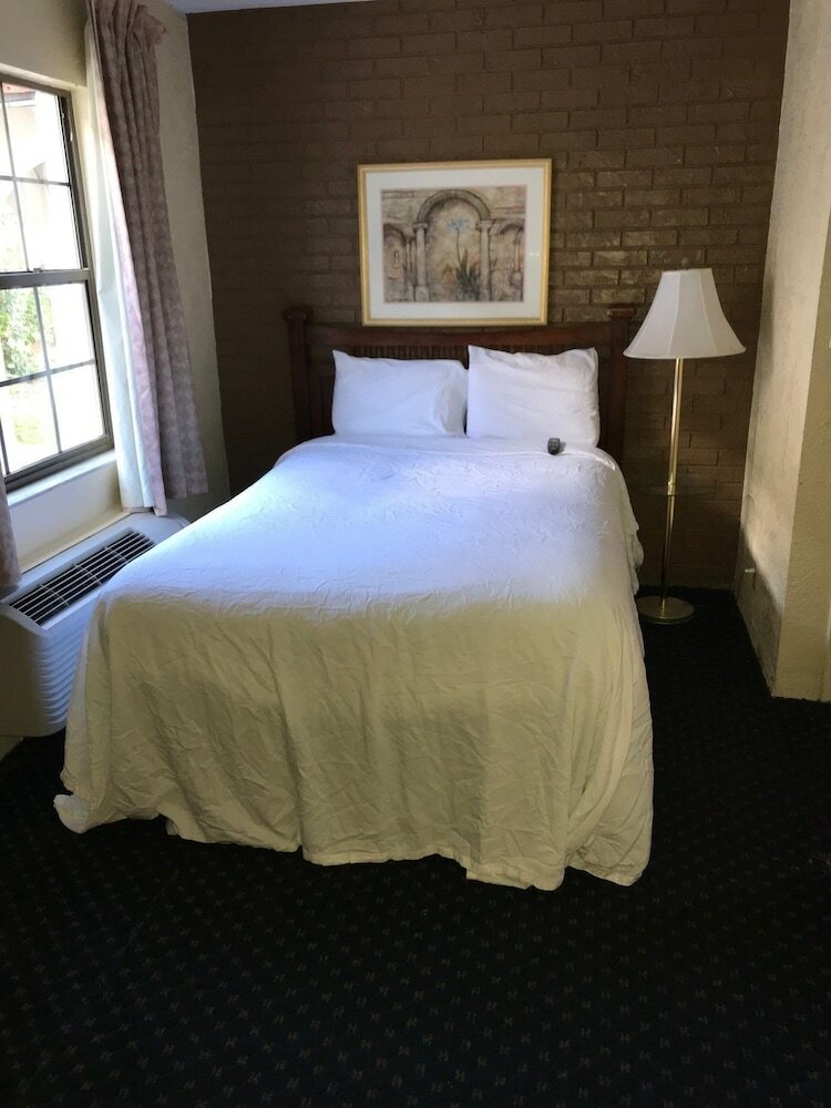 Фото La Casa Inn & Suites