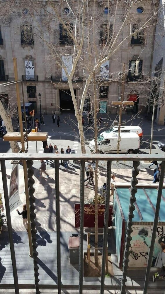 Фото Hostal Parisien