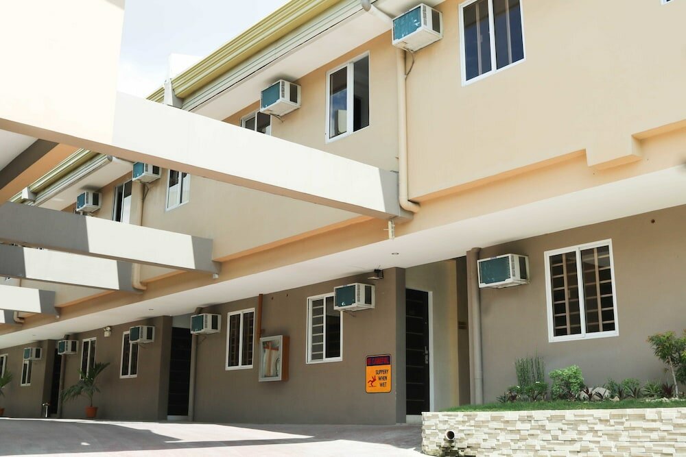 Фото RedDoorz @ Grand Apartelle Hernan Cortes Cebu