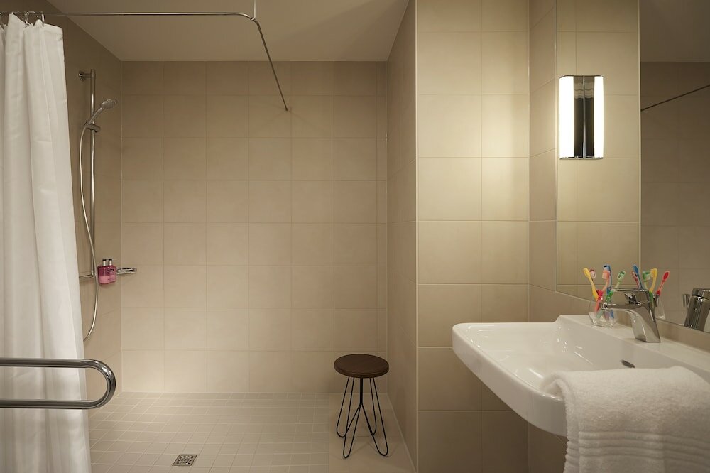 Фото Moxy Glasgow Merchant City