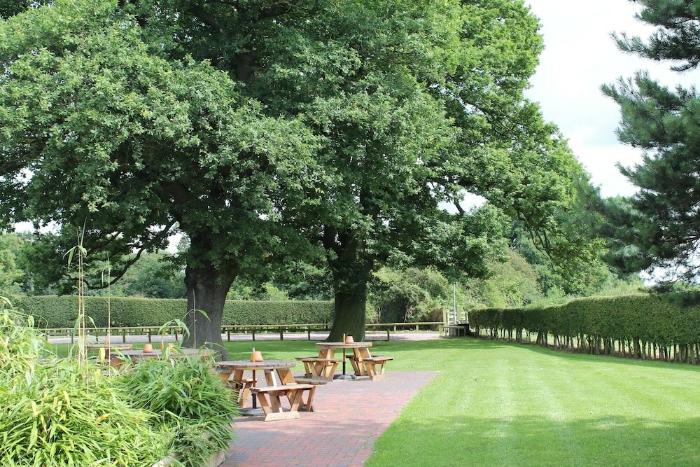 Фото Oak Farm Hotel