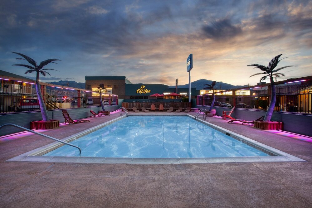 Фото Travelodge by Wyndham Hawthorne