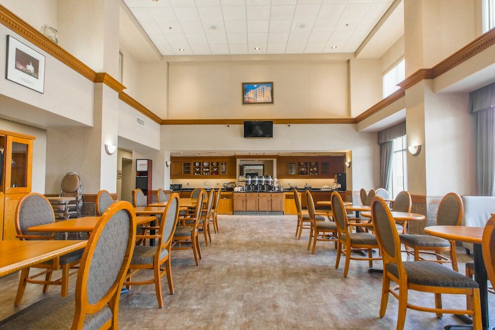 Фото Humphry Inn & Suites